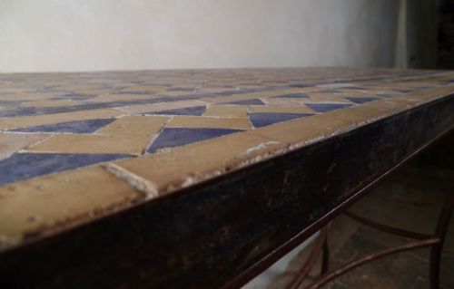 ANTIQUE ITALIAN CAST IRON MOSAIC OUTDOOR TABLE WITH BLUE TILES - ADDITIONAL PHOTO 8