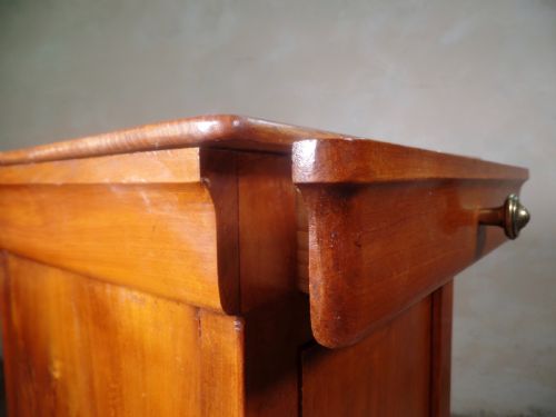 ANTIQUE CONTINENTAL FRUITWOOD BEDSIDE CABINET WITH A DRAWER - ADDITIONAL PHOTO 5