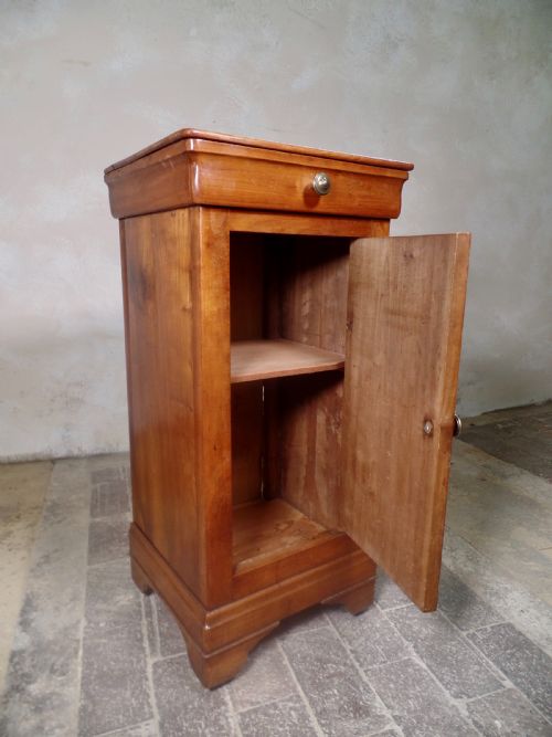 ANTIQUE CONTINENTAL FRUITWOOD BEDSIDE CABINET WITH A DRAWER - ADDITIONAL PHOTO 6