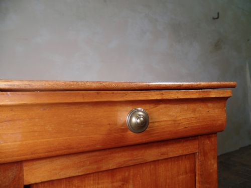 ANTIQUE CONTINENTAL FRUITWOOD BEDSIDE CABINET WITH A DRAWER - ADDITIONAL PHOTO 8
