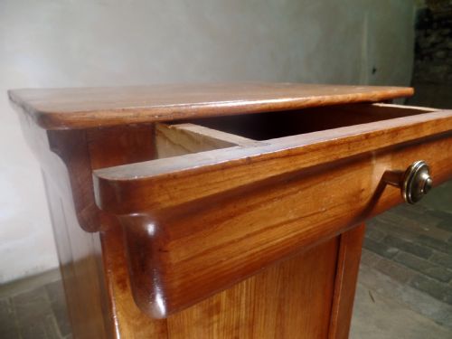 ANTIQUE CONTINENTAL FRUITWOOD BEDSIDE CABINET WITH A DRAWER - ADDITIONAL PHOTO 9