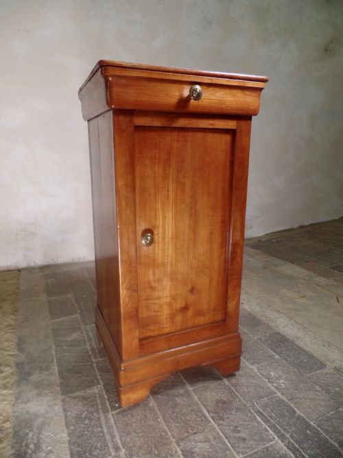 ANTIQUE CONTINENTAL FRUITWOOD BEDSIDE CABINET WITH A DRAWER - ADDITIONAL PHOTO 11