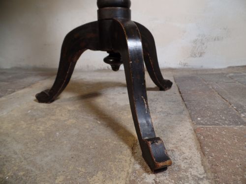 AN ANTIQUE SCOTTISH STYLE SLATE TOP TABLE WOODEN TRIPOD LEGS - ADDITIONAL PHOTO 2