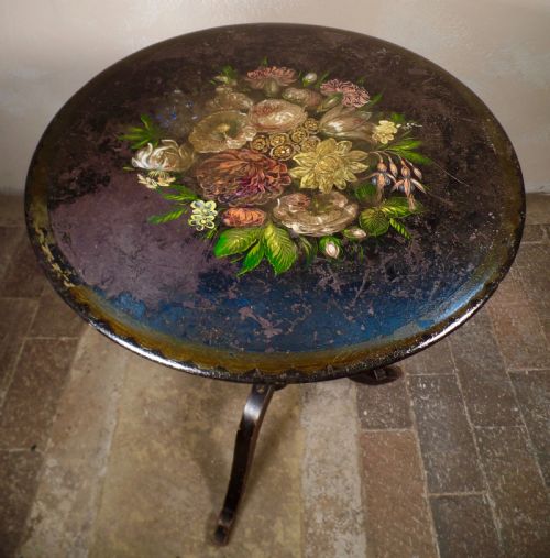 AN ANTIQUE SCOTTISH STYLE SLATE TOP TABLE WOODEN TRIPOD LEGS - ADDITIONAL PHOTO 3