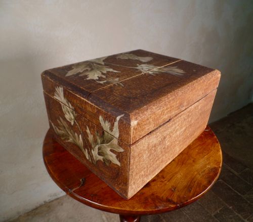 ANTIQUE 19TH CENTURY HAND PAINTED SCOTTISH ADZED THISTLES TABLE BOX WOODEN - ADDITIONAL PHOTO 3