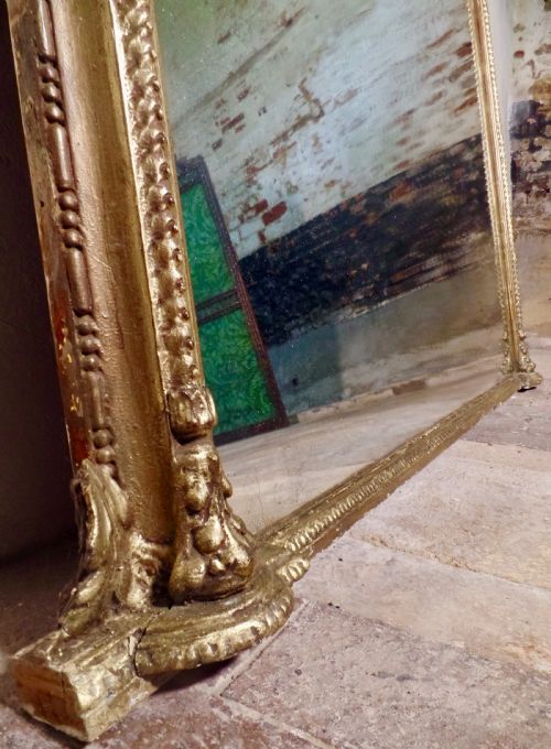 AN ANTIQUE VICTORIAN EXCEPTIONALLY LARGE GILT OVERMANTEL MIRROR FRAME FOXING C1840 - ADDITIONAL PHOTO 3