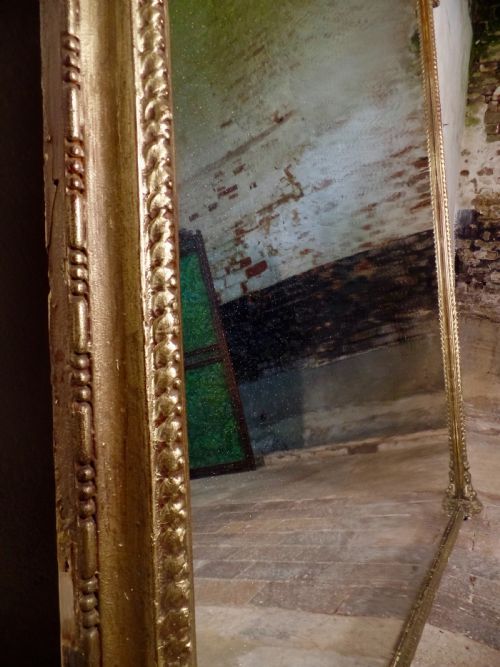 AN ANTIQUE VICTORIAN EXCEPTIONALLY LARGE GILT OVERMANTEL MIRROR FRAME FOXING C1840 - ADDITIONAL PHOTO 4