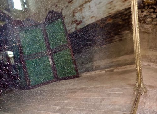 AN ANTIQUE VICTORIAN EXCEPTIONALLY LARGE GILT OVERMANTEL MIRROR FRAME FOXING C1840 - ADDITIONAL PHOTO 8