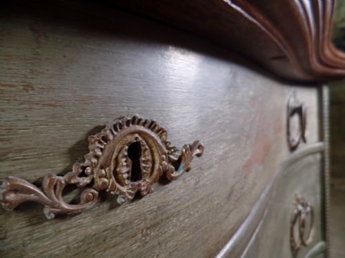 ANTIQUE FRENCH CONTINENTAL SERPENTINE OAK CHEST OF DRAWERS PAINTED GREEN WITH BRASS HANDLES - ADDITIONAL PHOTO 6