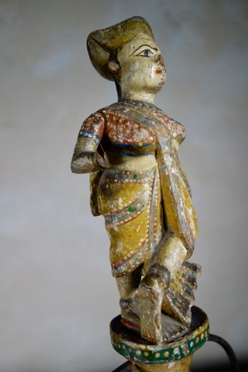 19TH CENTURY INDIAN CARVED DECORATIVE HAND PAINTED POLYCHROME ORNAMENT MOBILE TOY - ADDITIONAL PHOTO 2