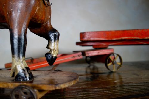 A DECORATIVE ANTIQUE 19TH CENTURY PAINTED POLYCHROME FOLK CARVED PULL HORSE TOY - ADDITIONAL PHOTO 17