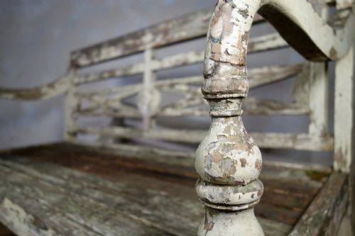 EARLY 20TH CENTURY FRENCH PAINTED GARDEN BENCH - ADDITIONAL PHOTO 3