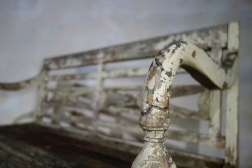 EARLY 20TH CENTURY FRENCH PAINTED GARDEN BENCH - ADDITIONAL PHOTO 5