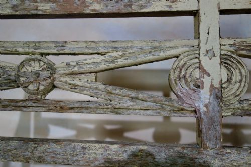 EARLY 20TH CENTURY FRENCH PAINTED GARDEN BENCH - ADDITIONAL PHOTO 7
