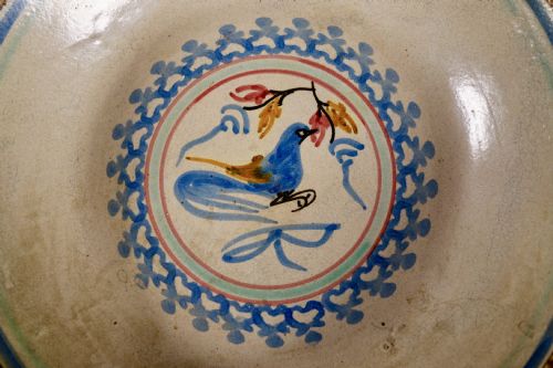 A SPANISH TIN GLAZE BOWL WITH BIRD DECORATION - ADDITIONAL PHOTO 1