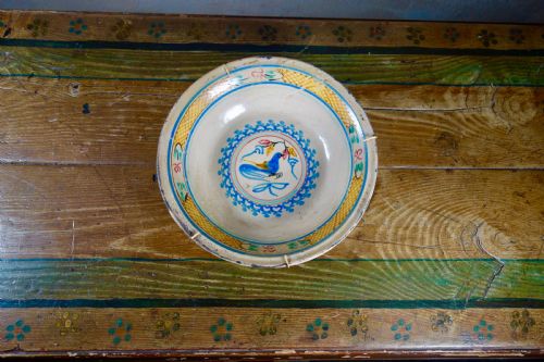 A SPANISH TIN GLAZE BOWL WITH BIRD DECORATION - ADDITIONAL PHOTO 10