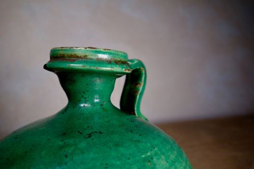 AN ANTIQUE FRENCH GREEN OLIVE OIL JUG - ADDITIONAL PHOTO 4