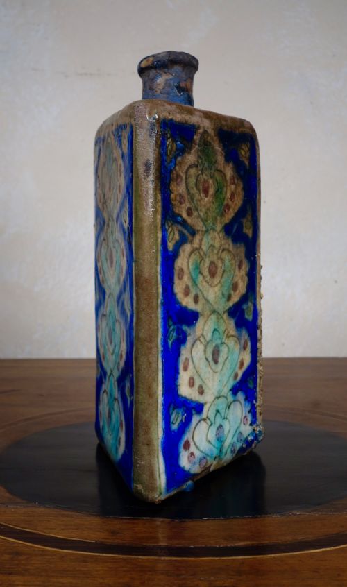 AN ANTIQUE LARGE TRIANGULAR PERSIAN VASE - ADDITIONAL PHOTO 4