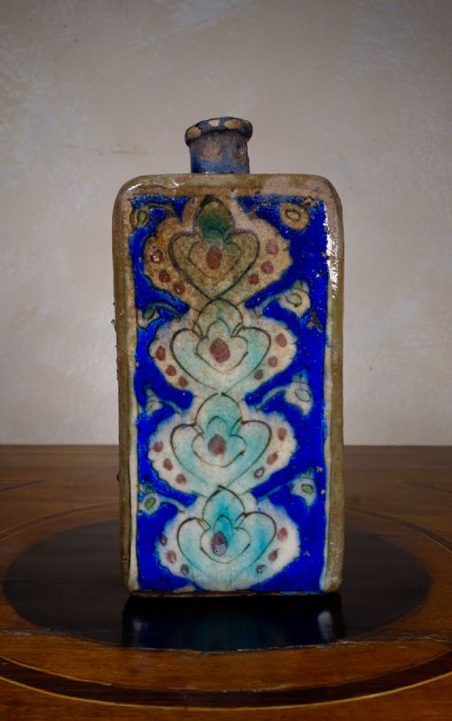 AN ANTIQUE LARGE TRIANGULAR PERSIAN VASE - ADDITIONAL PHOTO 7