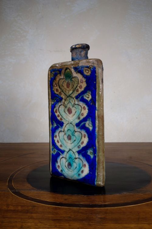 AN ANTIQUE LARGE TRIANGULAR PERSIAN VASE - ADDITIONAL PHOTO 8