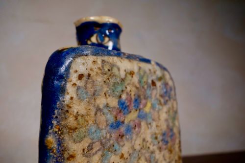 AN ANTIQUE TRIANGULAR PERSIAN DECORATIVE VASE - ADDITIONAL PHOTO 7
