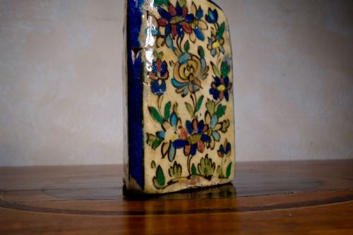 AN ANTIQUE TRIANGULAR PERSIAN DECORATIVE VASE - ADDITIONAL PHOTO 8