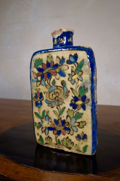AN ANTIQUE TRIANGULAR PERSIAN DECORATIVE VASE - ADDITIONAL PHOTO 10