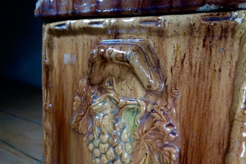 19TH CENTURY SCOTTISH MAJOLICA BREADBOX - ADDITIONAL PHOTO 4