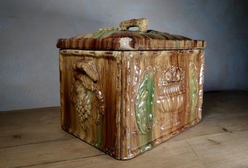 19TH CENTURY SCOTTISH MAJOLICA BREADBOX - ADDITIONAL PHOTO 5