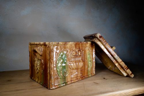 19TH CENTURY SCOTTISH MAJOLICA BREADBOX - ADDITIONAL PHOTO 6