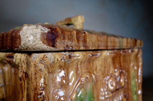 19TH CENTURY SCOTTISH MAJOLICA BREADBOX - ADDITIONAL PHOTO 8