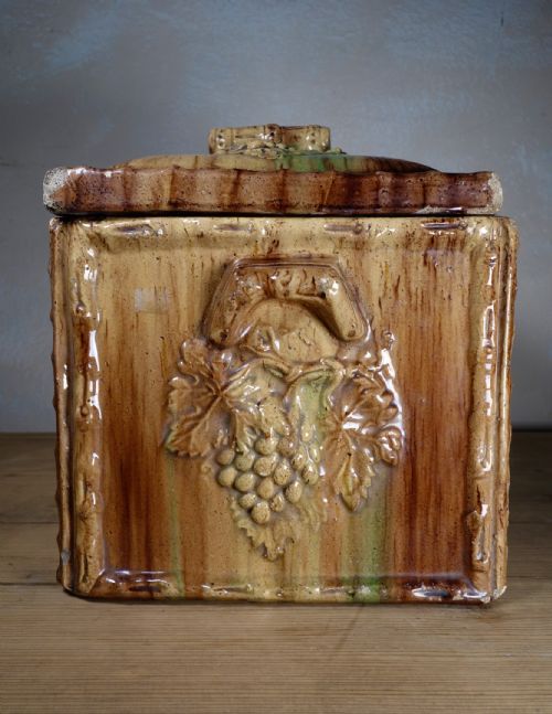 19TH CENTURY SCOTTISH MAJOLICA BREADBOX - ADDITIONAL PHOTO 10