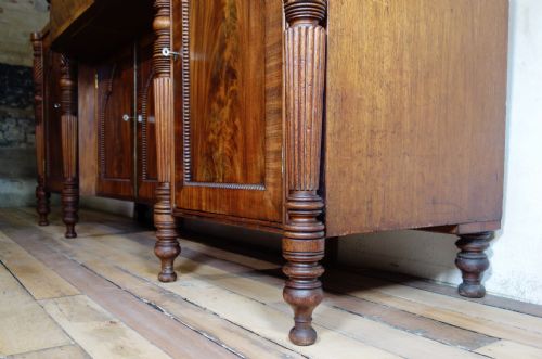 A LARGE ANTIQUE GEORGE IV MAHOGANY PEDESTAL SIDEBOARD - ADDITIONAL PHOTO 3