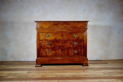 A 19TH CENTURY WALNUT FRENCH LOUIS PHILIPPE COMMODE CHEST OF DRAWERS - ADDITIONAL PHOTO 1