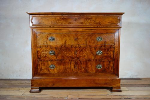 A 19TH CENTURY WALNUT FRENCH LOUIS PHILIPPE COMMODE CHEST OF DRAWERS - ADDITIONAL PHOTO 4