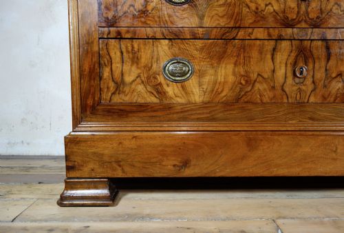 A 19TH CENTURY WALNUT FRENCH LOUIS PHILIPPE COMMODE CHEST OF DRAWERS - ADDITIONAL PHOTO 7