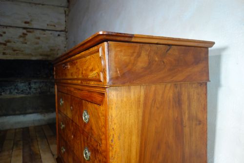 A 19TH CENTURY WALNUT FRENCH LOUIS PHILIPPE COMMODE CHEST OF DRAWERS - ADDITIONAL PHOTO 11