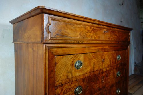 A 19TH CENTURY WALNUT FRENCH LOUIS PHILIPPE COMMODE CHEST OF DRAWERS - ADDITIONAL PHOTO 12