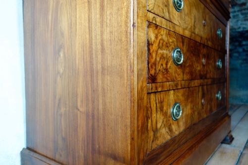 A 19TH CENTURY WALNUT FRENCH LOUIS PHILIPPE COMMODE CHEST OF DRAWERS - ADDITIONAL PHOTO 14