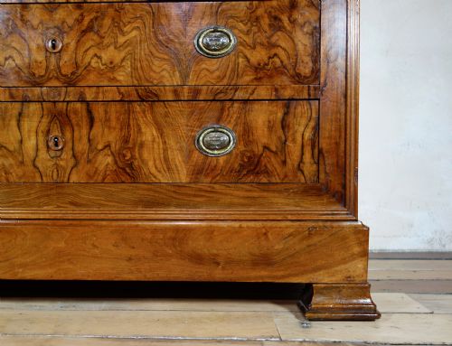 A 19TH CENTURY WALNUT FRENCH LOUIS PHILIPPE COMMODE CHEST OF DRAWERS - ADDITIONAL PHOTO 16