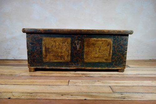 AN 18TH CENTURY CONTINENTAL PAINTED DOWRY CHEST TRUNK COFFEE TABLE - ADDITIONAL PHOTO 1
