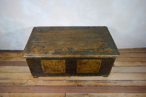 AN 18TH CENTURY CONTINENTAL PAINTED DOWRY CHEST TRUNK COFFEE TABLE - ADDITIONAL PHOTO 7