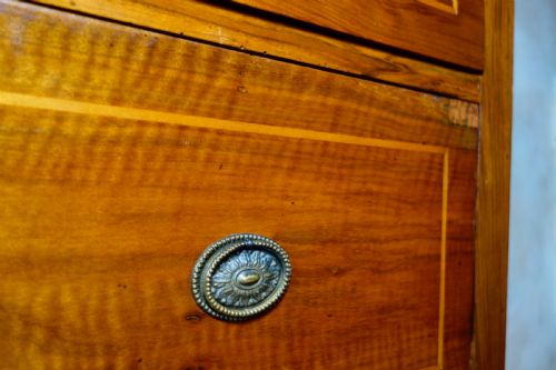 AN EXCEPTIONAL LARGE 19TH CENTURY CONTINENTAL COMMODE - ADDITIONAL PHOTO 2