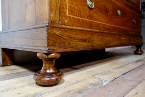 AN EXCEPTIONAL LARGE 19TH CENTURY CONTINENTAL COMMODE - ADDITIONAL PHOTO 4