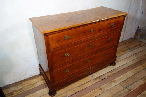 AN EXCEPTIONAL LARGE 19TH CENTURY CONTINENTAL COMMODE - ADDITIONAL PHOTO 6