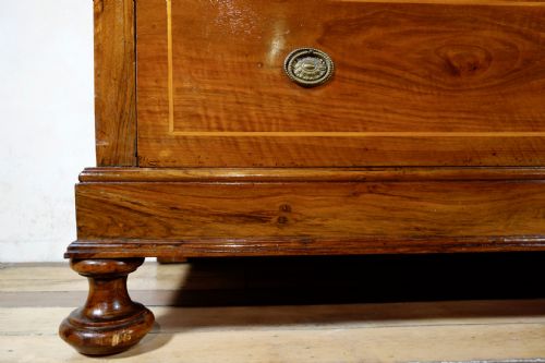 AN EXCEPTIONAL LARGE 19TH CENTURY CONTINENTAL COMMODE - ADDITIONAL PHOTO 7