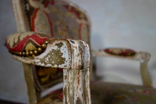 AN ANTIQUE PAIR OF FAUTEUIL FRENCH PAINTED ARMCHAIRS - ADDITIONAL PHOTO 3