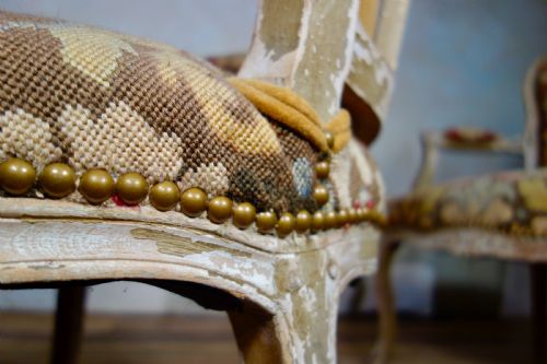 AN ANTIQUE PAIR OF FAUTEUIL FRENCH PAINTED ARMCHAIRS - ADDITIONAL PHOTO 6