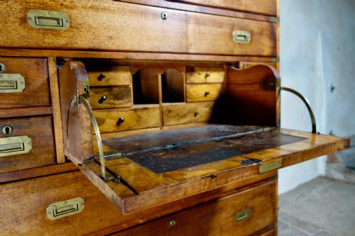 MILITARY BRASS MOUNTED MAHOGANY TWOPART SECRTAIRE CAMPAIGN CHEST OF DRAWERS - ADDITIONAL PHOTO 5