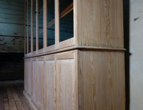 AN EXCEPTIONALLY LARGE LATE 19TH CENTURY GLAZED BLEACHED BOOKCASE DISPLAY CABINET SHOP FITTING KITCHEN - ADDITIONAL PHOTO 3